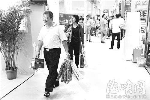 展會(huì)閉幕前，市民滿(mǎn)載而歸