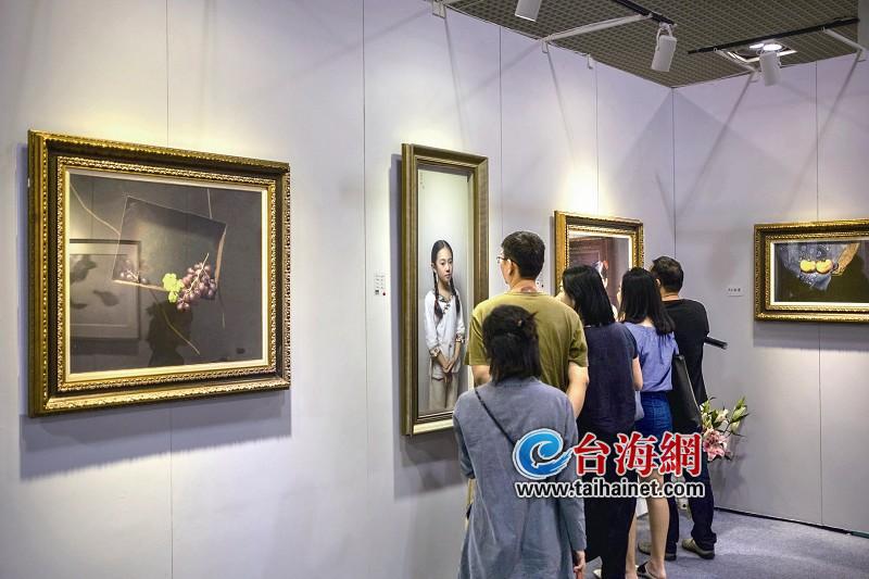 第三屆藝術(shù)廈門博覽會昨在會展中心開幕 上萬件藝術(shù)精品亮相鷺島