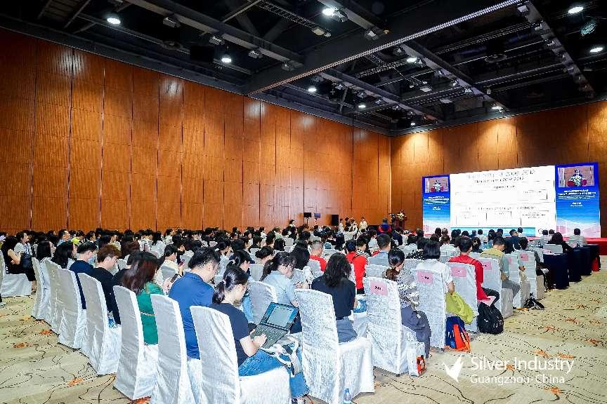 穗法認知障礙照護交流大會暨廣州市老年認知障礙照護支持中心授牌儀式現(xiàn)場2 組委會供圖